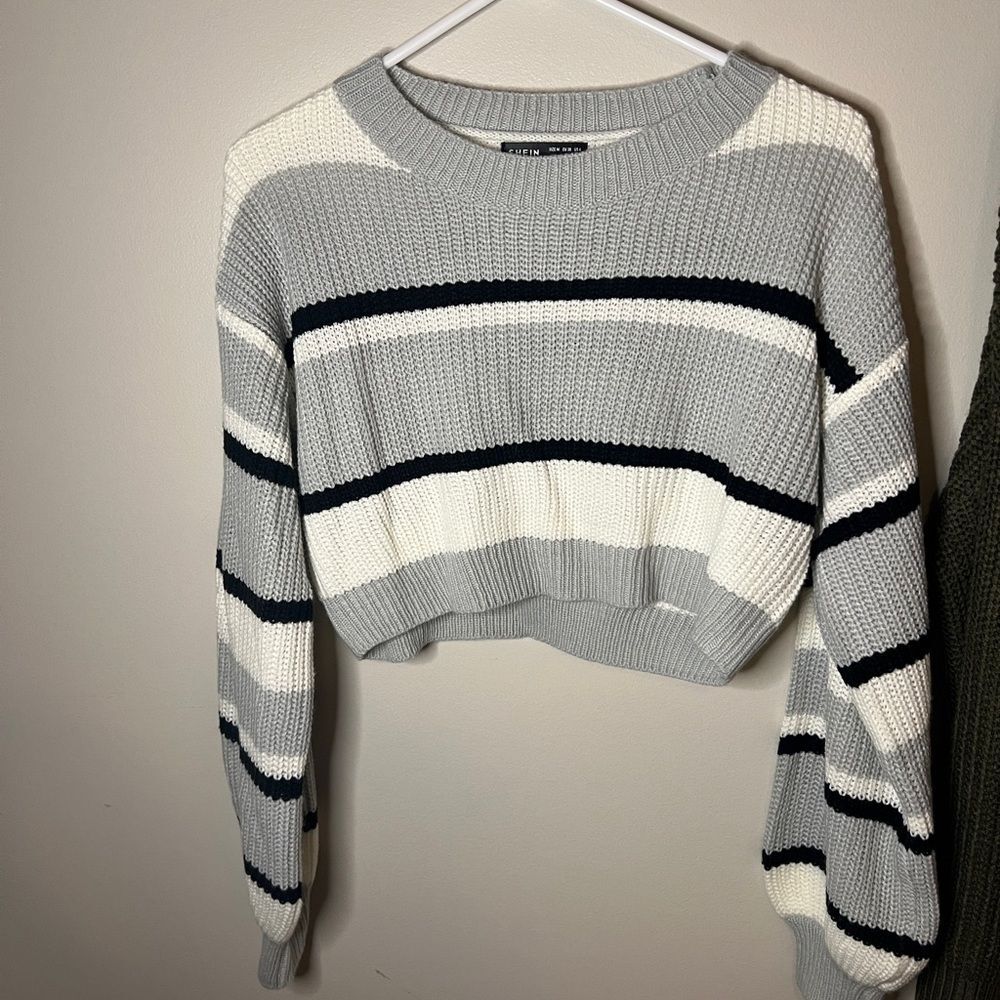 Cropped sweater size M striped womens black blue white classic basic fall
